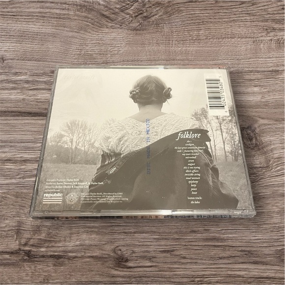 SIGNED Taylor Swift Folklore CD | New & Sealed - Picture 4 of 6